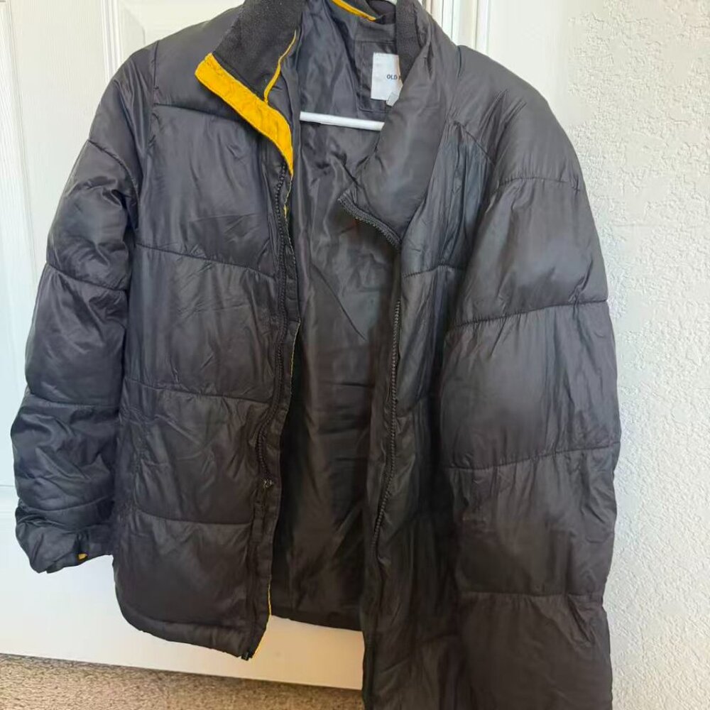 Old Navy Men's Black Puffer Jacket - Size S - Excellent Condition